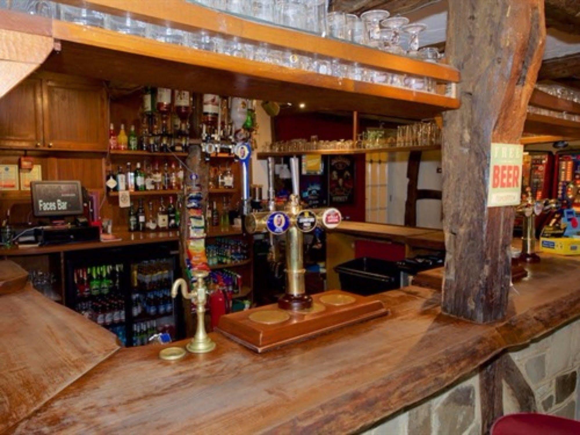 לייטון באזרד The Heath Inn מראה חיצוני תמונה